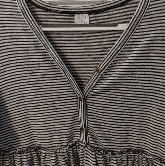 Cozy Black and White Striped 1/4 Button Maternity Top Size Large (12-14) - Picture 5 of 7